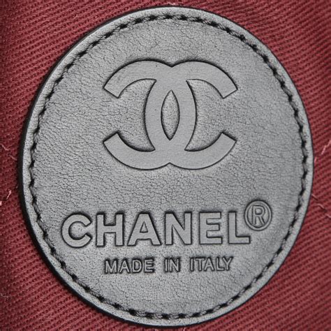 coperta da viaggio chanel|Chanel Luggage .